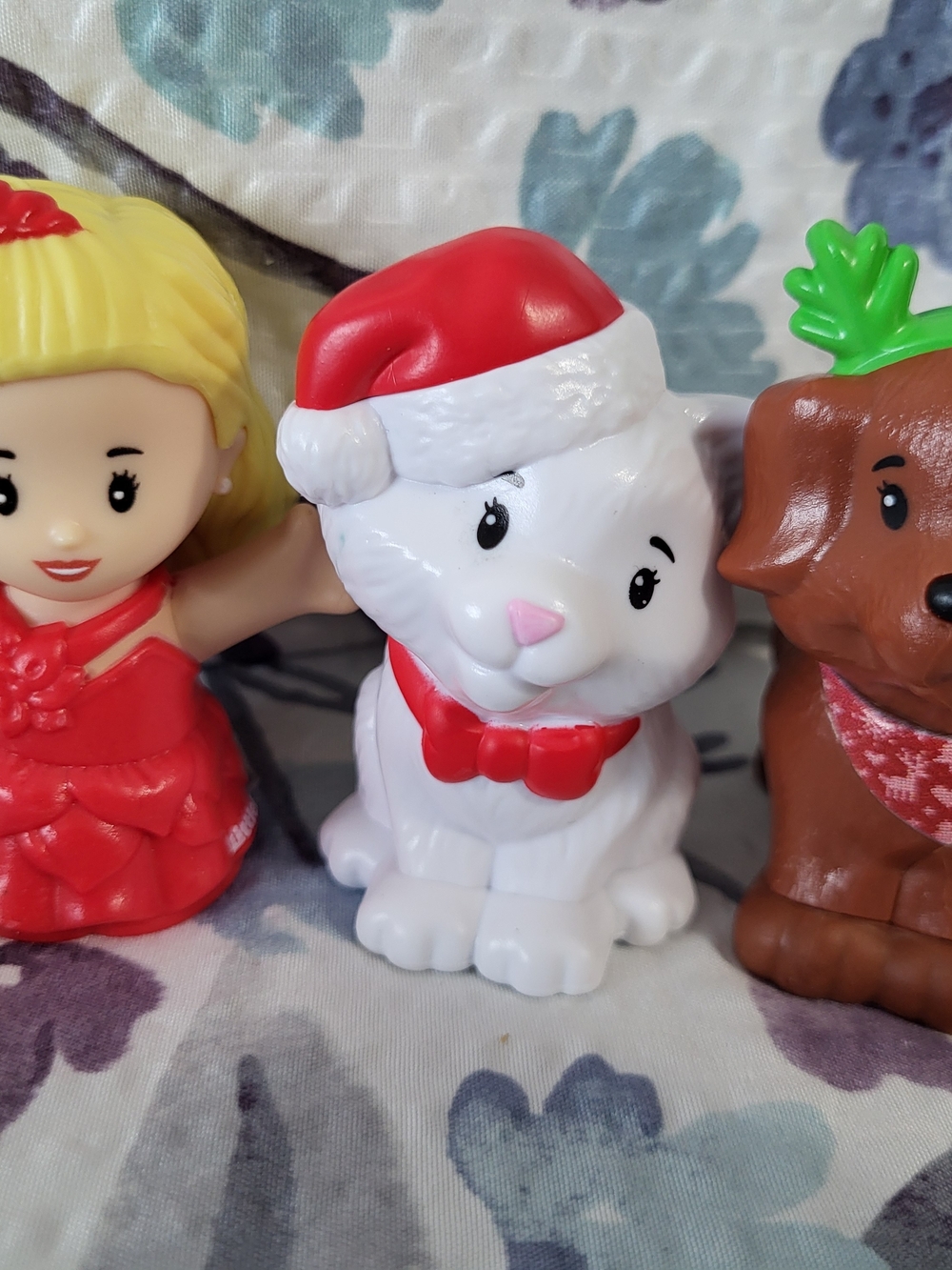 BARBIE Fisher-Price Little People Set of 3, Red Dress/Cat/Dog, CHRISTMAS